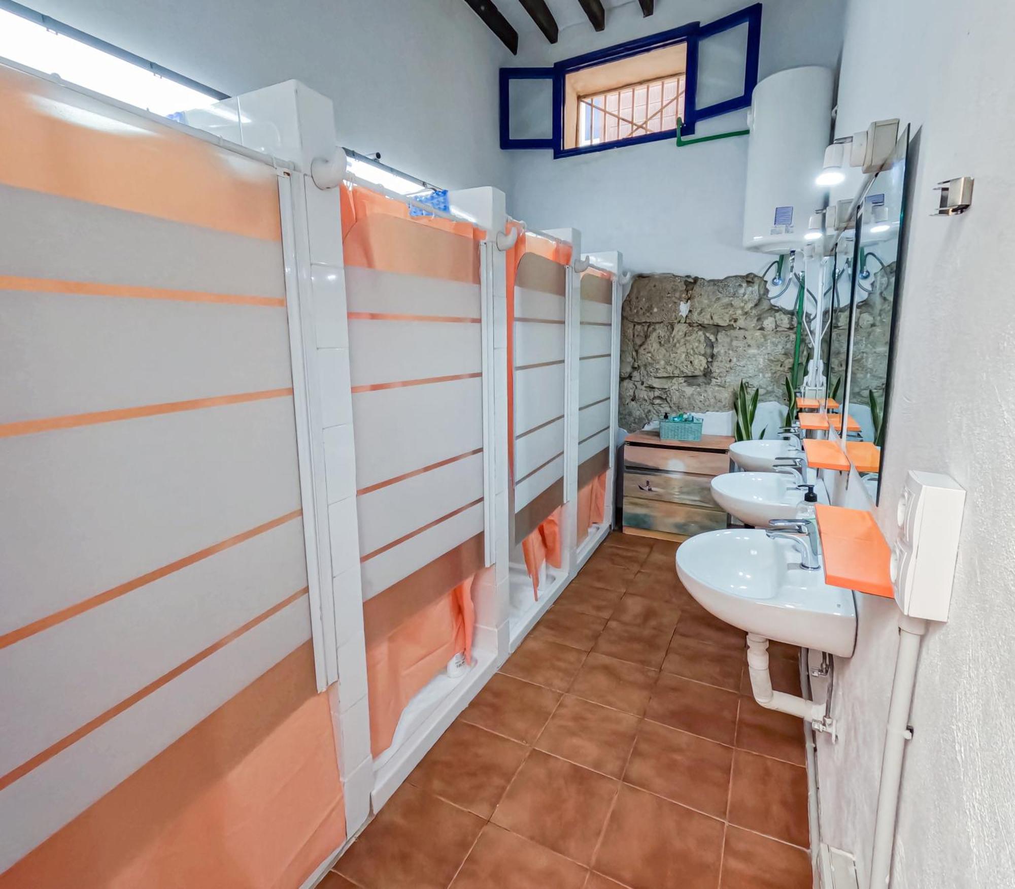 Alberg Ashavana Nest Hostel *